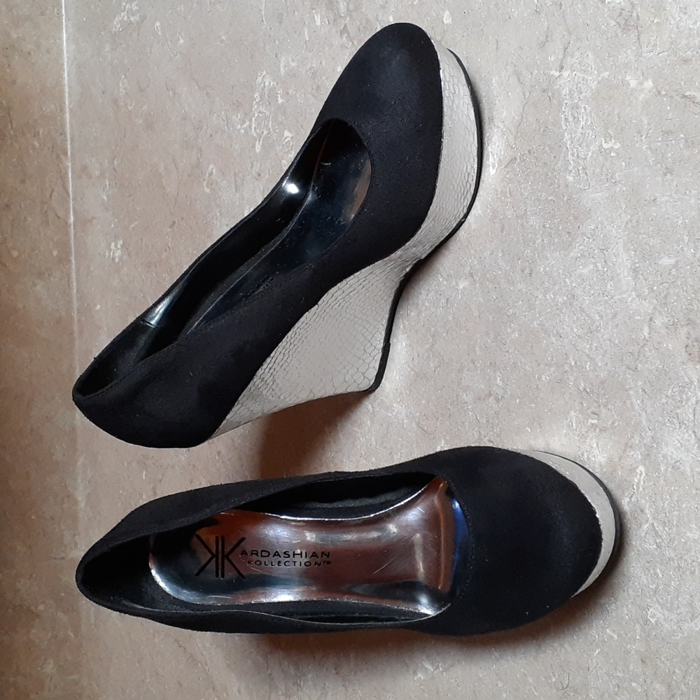 Kardashian Kollection Icon Wedges, Size 7M